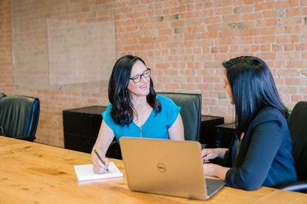 Le briefing-debriefing en management booste la performance des équipes